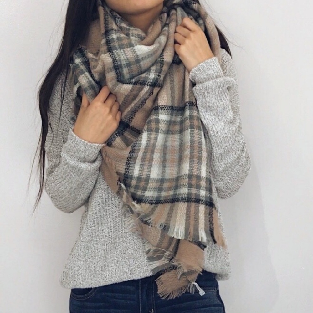 ๐ Juneau - Beige Plaid Blanket Scarf - Picture 5 of 7